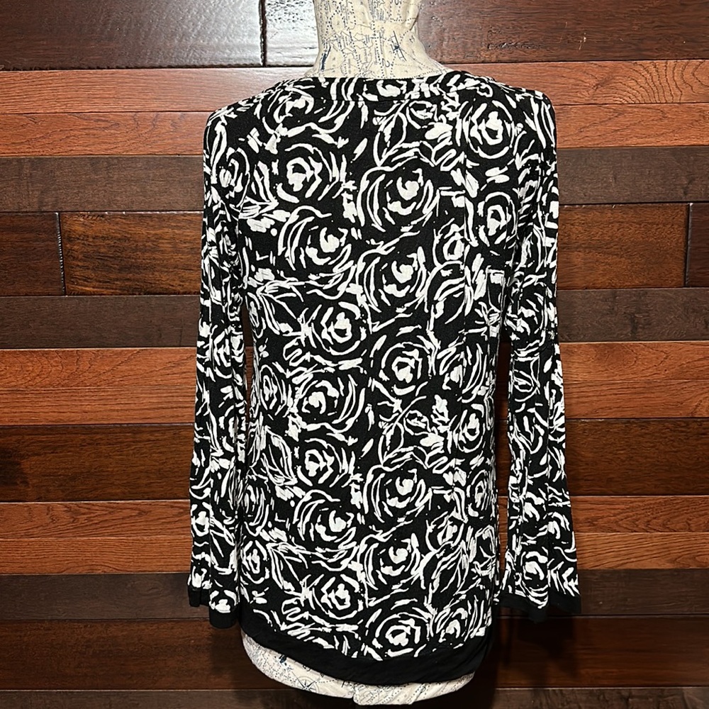 Ellen Tracy Scoop Neck Long Sleeve Black and White Pleated Blouse - Picture 8 of 10